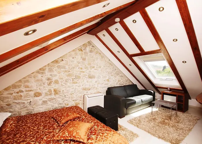 Kampanel לינה וארוחת בוקר 4*