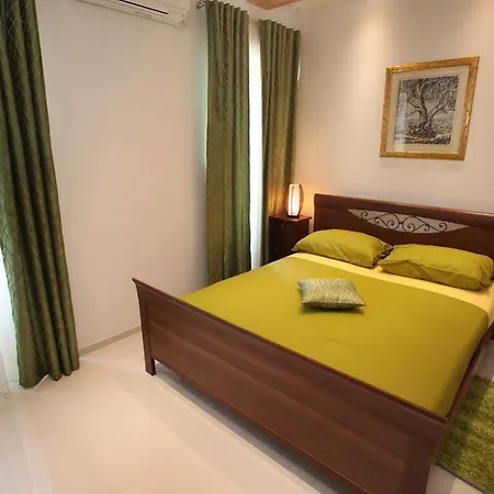 Oda ve Kahvaltı Kampanel Trogir